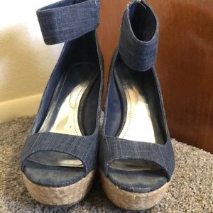 Jennifer Lopez espadrille wedges. Size 9 med.